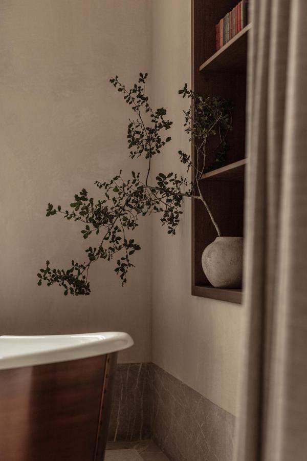 Manna, A Member Of Design Hotels Valtessiniko Exterior photo